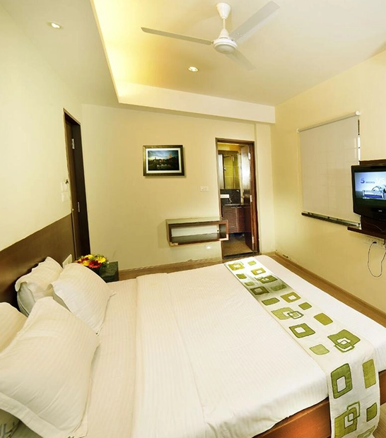 1BHK service apartment for rent In Coimbatore with kitchen for business and medical trips.