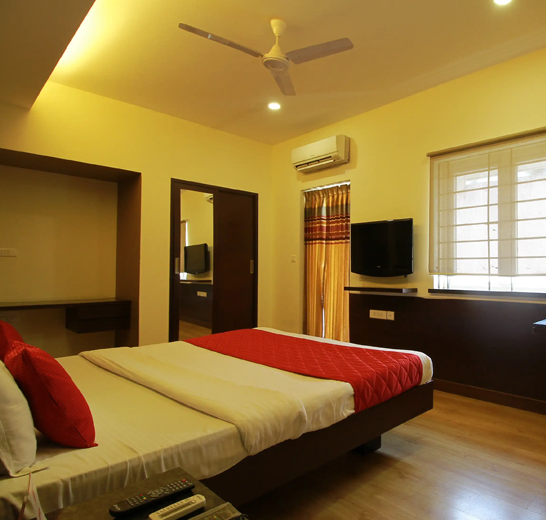 Comfortable serviced apartments near KG Hospital with flexible stays, kitchen, Wi-Fi & security.