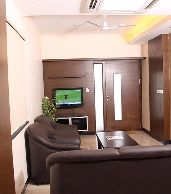 Affordable AC & Non-AC serviced apartments for short & long stays near PSG Hospital.